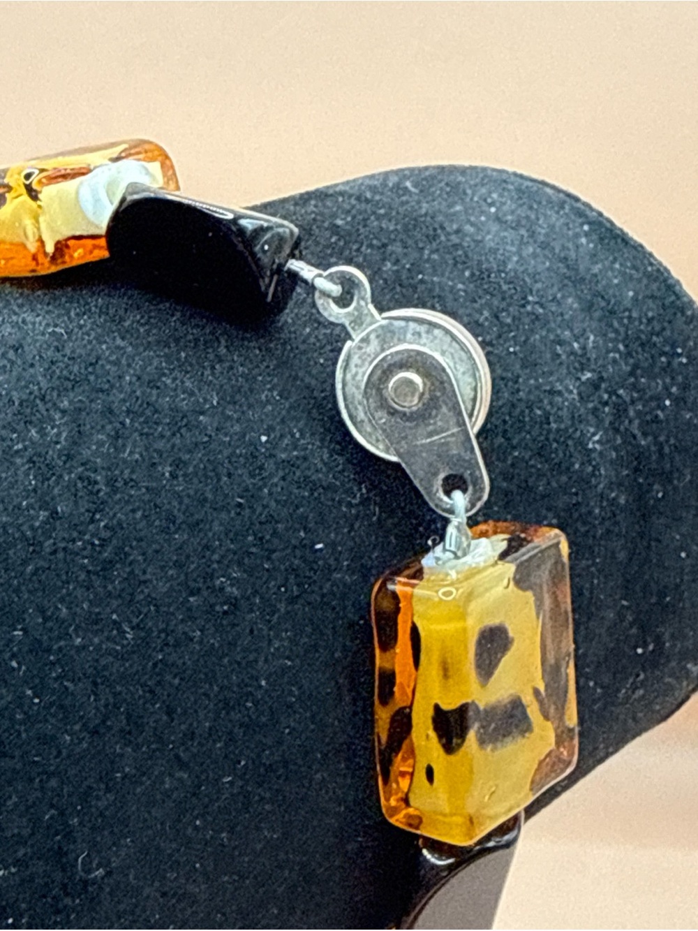 Animal Print and Black Acrylic Bead Wire Bracelet Button Snap Clasp 6.5”